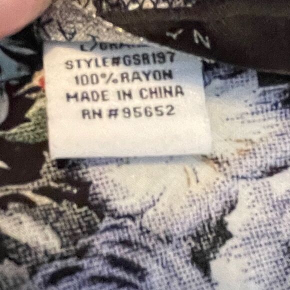 Kaitlyn Cold Shoulder Shorts Romper - Picture 5 of 8